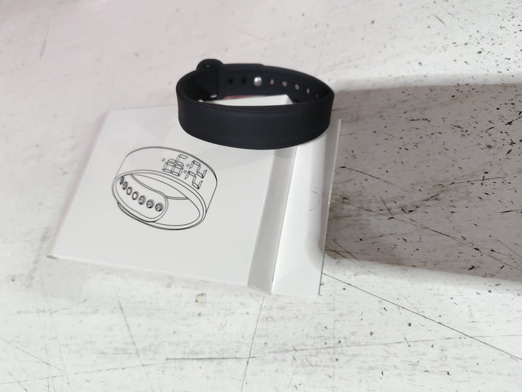 New V9 Smart Bracelet With Body Temperature Monitoring Precise Display Smart Band Vibration reminder Smart Clock Smart Wristband - Sarah Nova
